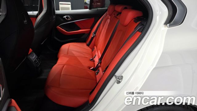 BMW 1-Series 2022 — photo 16