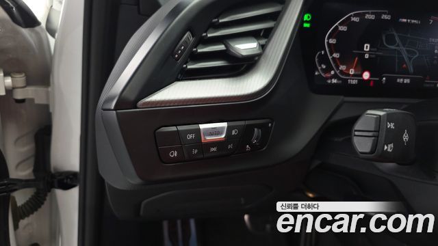 BMW 1-Series 2022 — photo 27