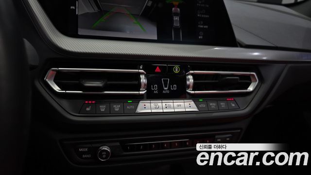 BMW 1-Series 2022 — photo 31