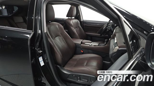 Lexus RX 2022 — photo 16