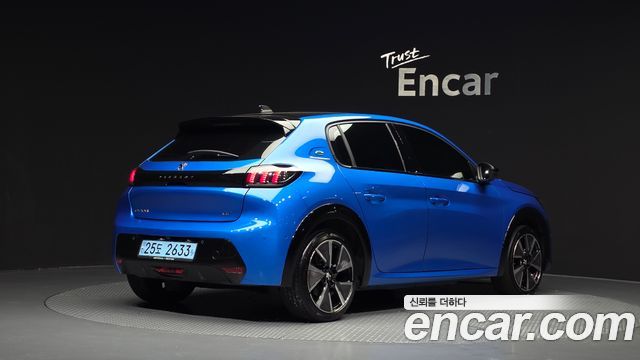 Peugeot 208 2021 — photo 2