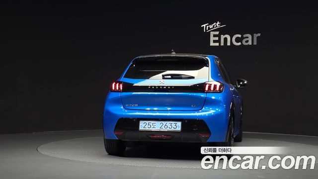 Peugeot 208 2021 — photo 4