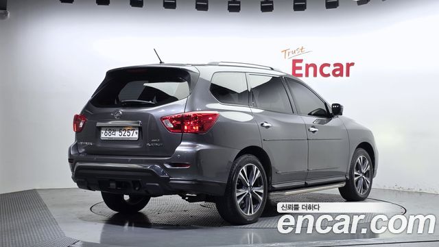 Nissan Pathfinder 2018 — photo 2