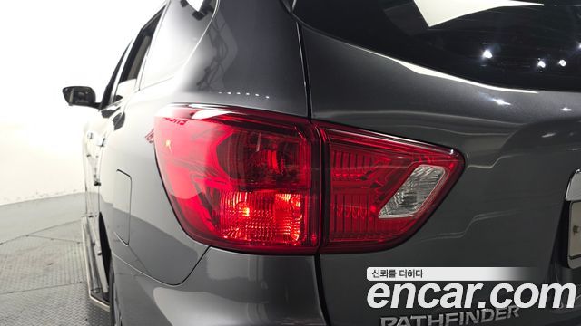 Nissan Pathfinder 2018 — photo 9