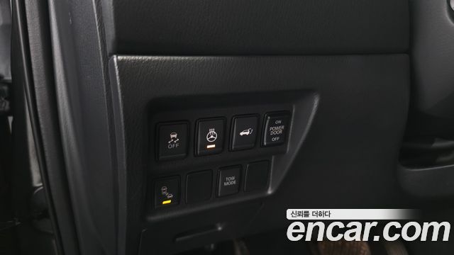 Nissan Pathfinder 2018 — photo 28