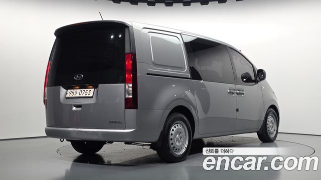 Hyundai Staria 2023 — photo 2