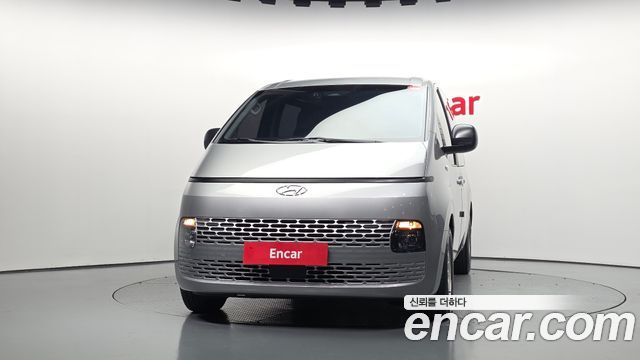 Hyundai Staria 2023 — photo 3