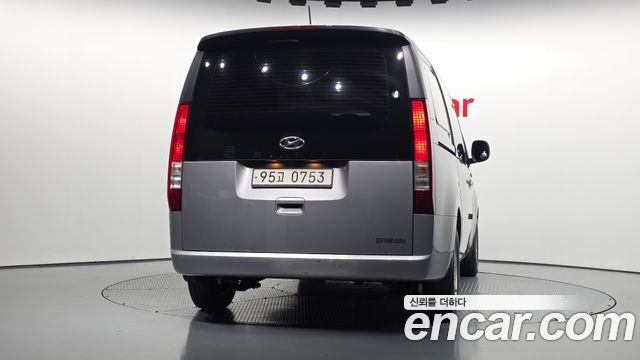 Hyundai Staria 2023 — photo 4