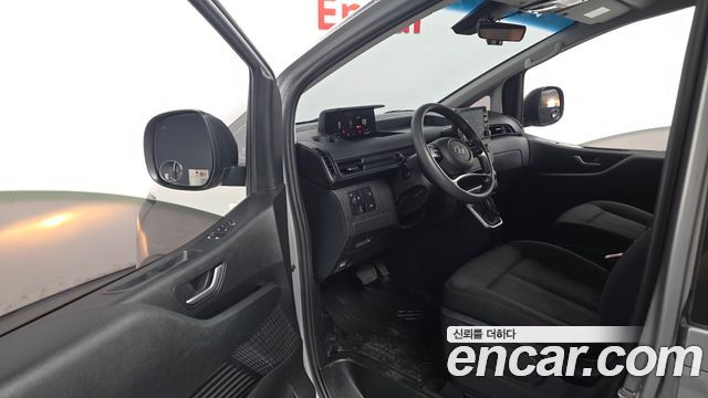 Hyundai Staria 2023 — photo 13