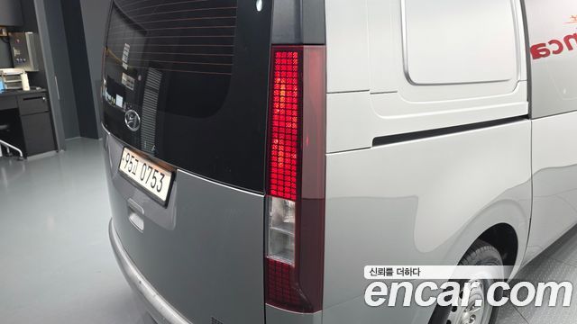 Hyundai Staria 2023 — photo 9