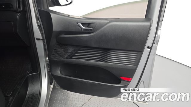 Hyundai Staria 2023 — photo 14