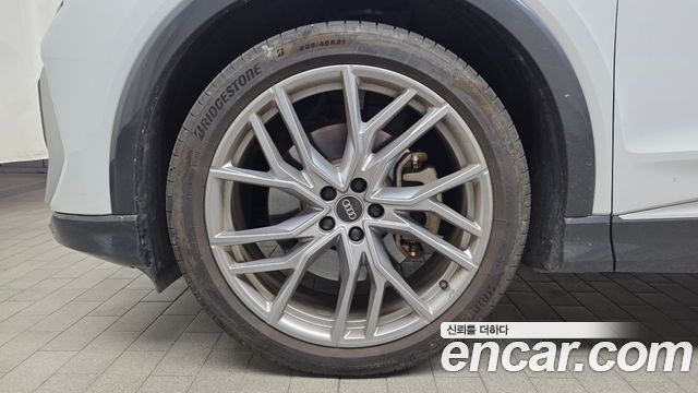 Audi Q4 e-tron 2025 — photo 5