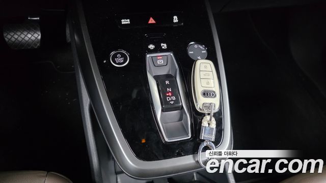 Audi Q4 e-tron 2025 — photo 12