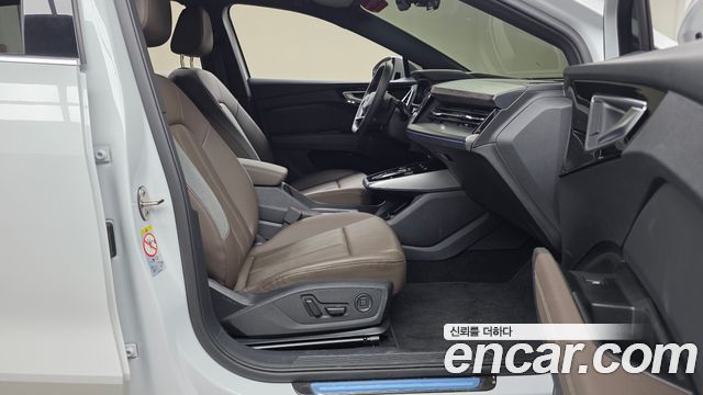 Audi Q4 e-tron 2025 — photo 17