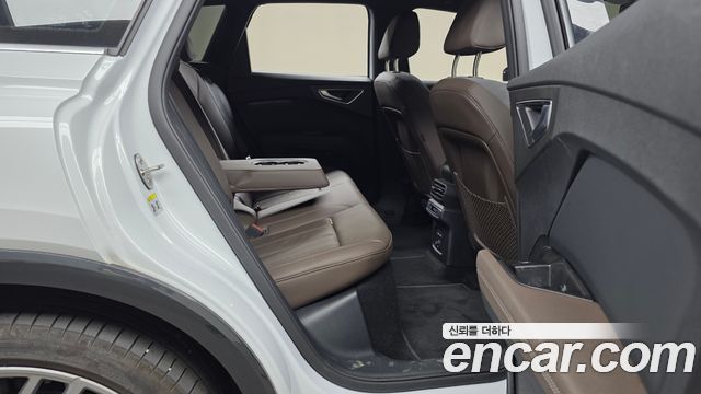 Audi Q4 e-tron 2025 — photo 18