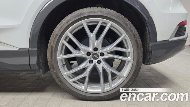 Audi Q4 e-tron 2025 — photo 7