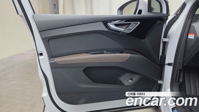 Audi Q4 e-tron 2025 — photo 14