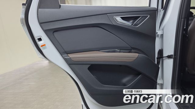 Audi Q4 e-tron 2025 — photo 15