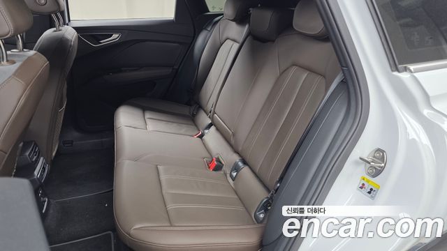 Audi Q4 e-tron 2025 — photo 16
