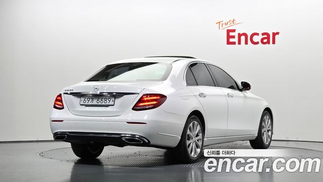 Mercedes-Benz E-Class 2017 — photo 2