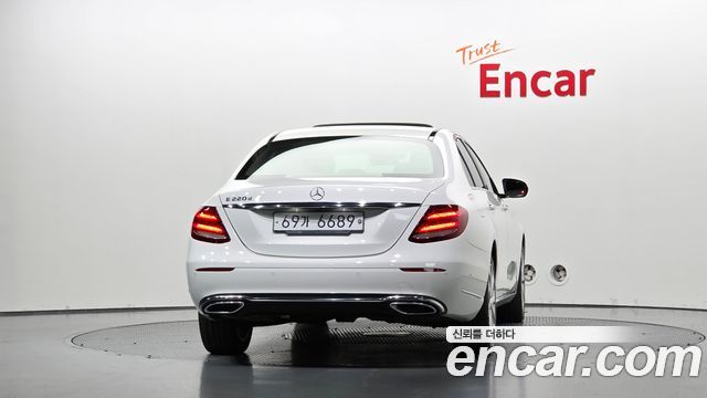 Mercedes-Benz E-Class 2017 — photo 4