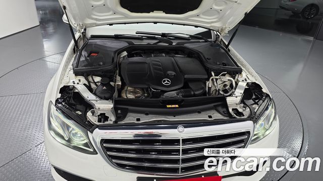 Mercedes-Benz E-Class 2017 — photo 6