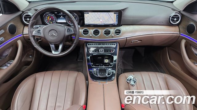 Mercedes-Benz E-Class 2017 — photo 10