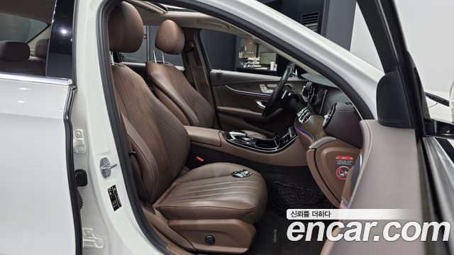 Mercedes-Benz E-Class 2017 — photo 17