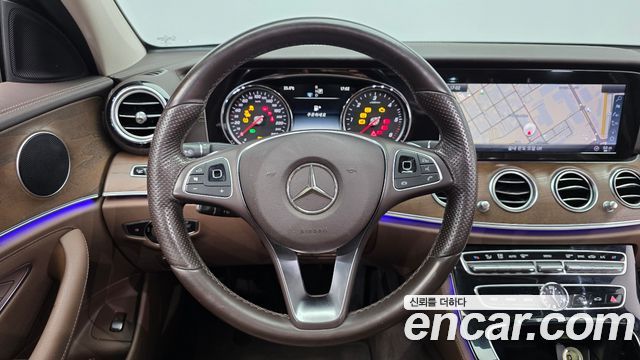 Mercedes-Benz E-Class 2017 — photo 19