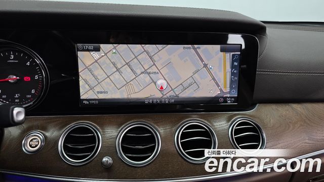 Mercedes-Benz E-Class 2017 — photo 20
