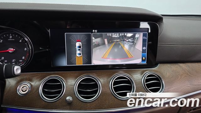 Mercedes-Benz E-Class 2017 — photo 21