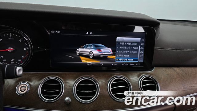 Mercedes-Benz E-Class 2017 — photo 22