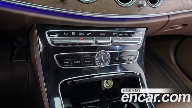 Mercedes-Benz E-Class 2017 — photo 23