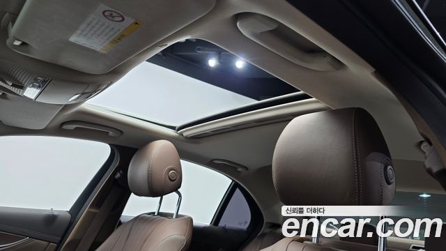 Mercedes-Benz E-Class 2017 — photo 25