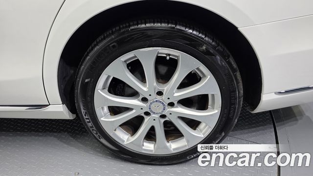 Mercedes-Benz E-Class 2017 — photo 7