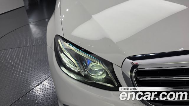 Mercedes-Benz E-Class 2017 — photo 8