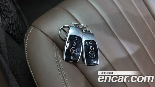 Mercedes-Benz E-Class 2017 — photo 27