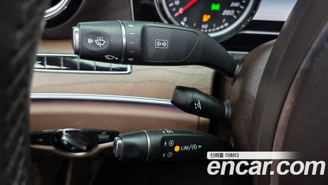 Mercedes-Benz E-Class 2017 — photo 29