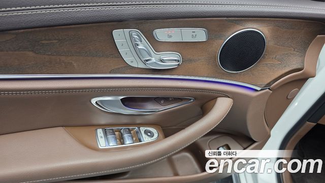 Mercedes-Benz E-Class 2017 — photo 30