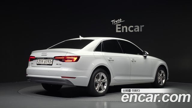Audi A4 2018 — photo 2