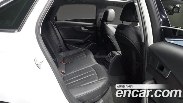 Audi A4 2018 — photo 12