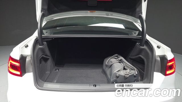 Audi A4 2018 — photo 20