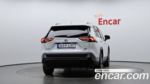 Toyota RAV4 2025 — photo 4
