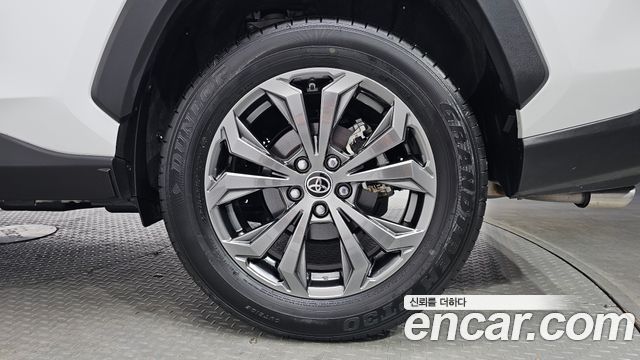 Toyota RAV4 2025 — photo 7