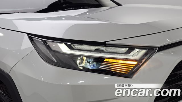 Toyota RAV4 2025 — photo 8