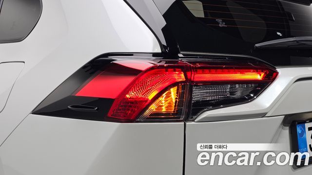 Toyota RAV4 2025 — photo 9