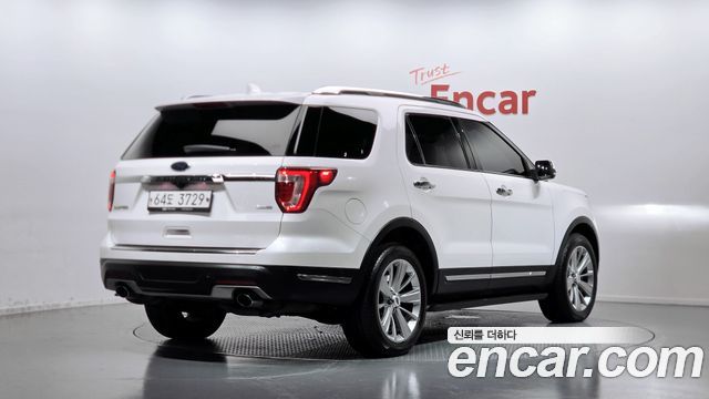 Ford Explorer 2019 — photo 2