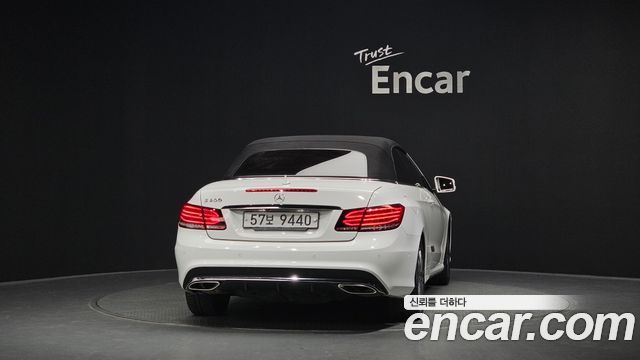 Mercedes-Benz E-Class 2014 — photo 4