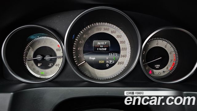 Mercedes-Benz E-Class 2014 — photo 11