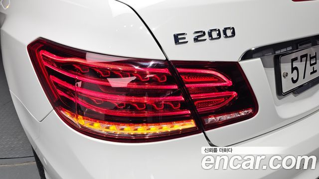 Mercedes-Benz E-Class 2014 — photo 9